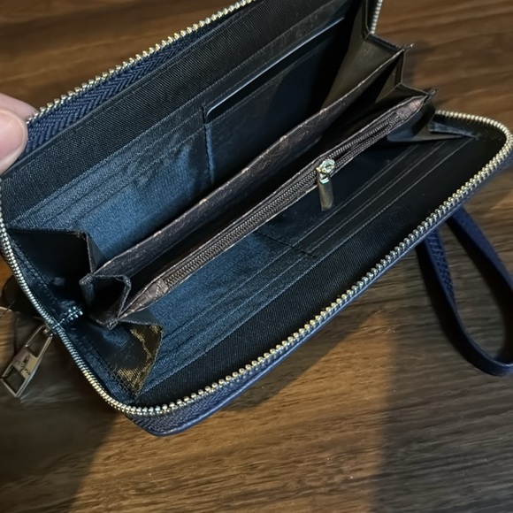 London Fog Navy Blue Women's Pebble, Cell Phone Wristlet Wallet - Picture 3 of 5